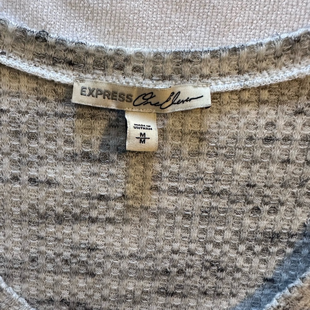 Express Textured Gray Knit Top - Picture 6 of 10